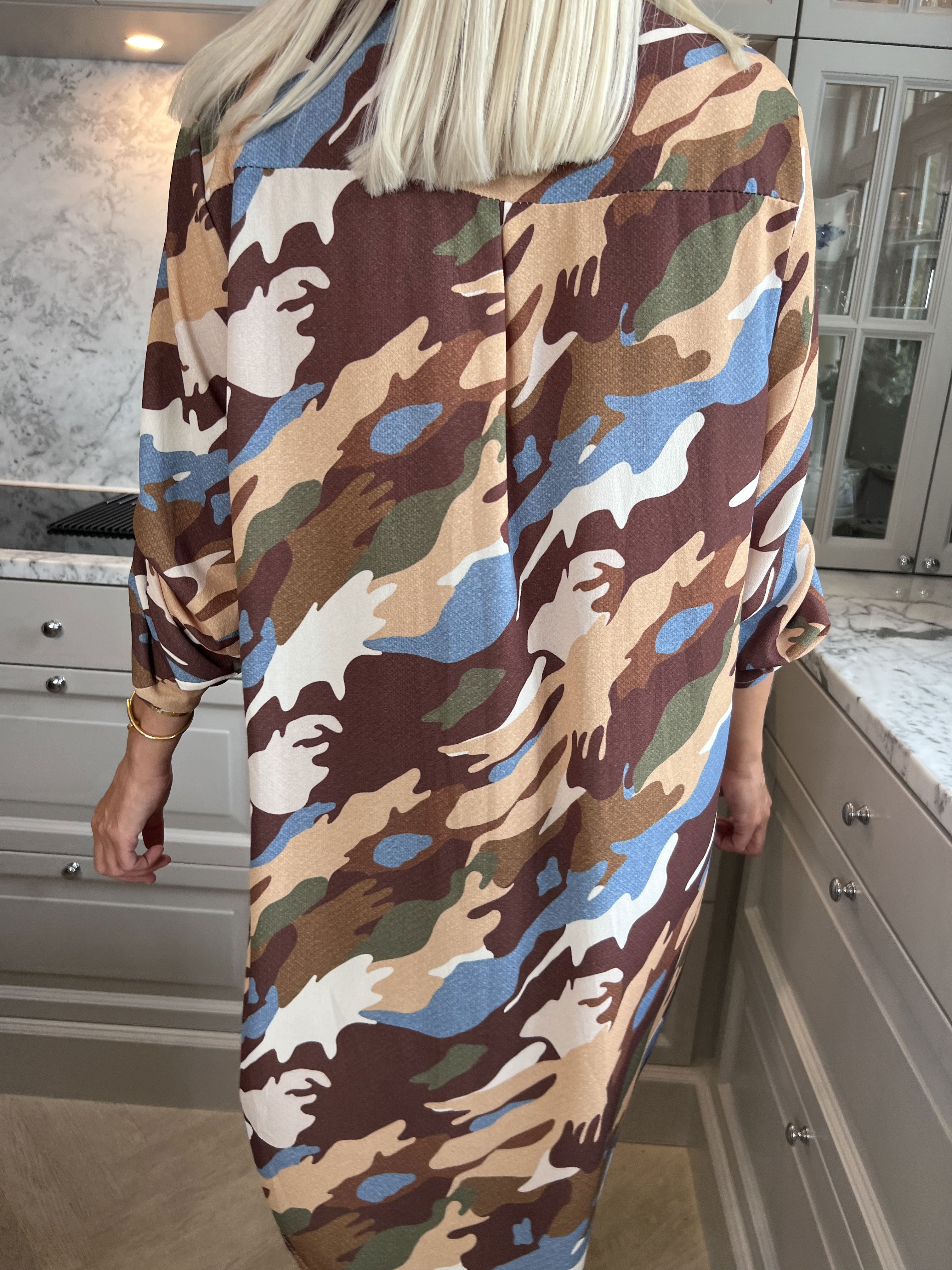 Vanesa Dress Camo - Lätt och luftig klänning i kamouflagemönster